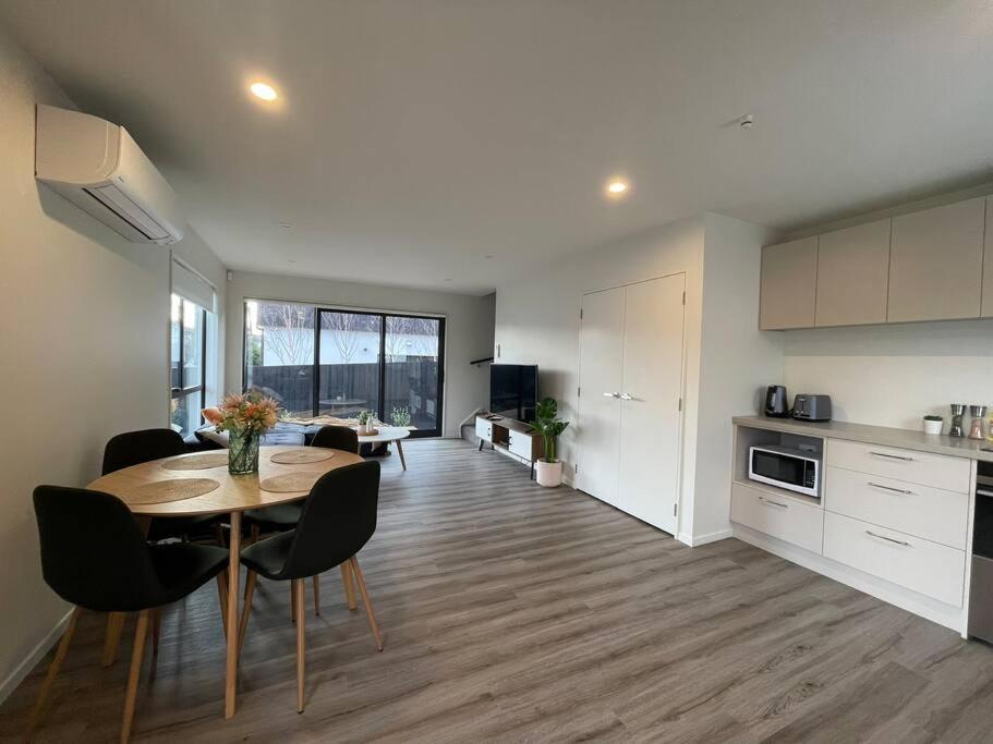 Cbd Luxury Parkside Living 2 Bedroom With Parking Κράισττσερτς Εξωτερικό φωτογραφία