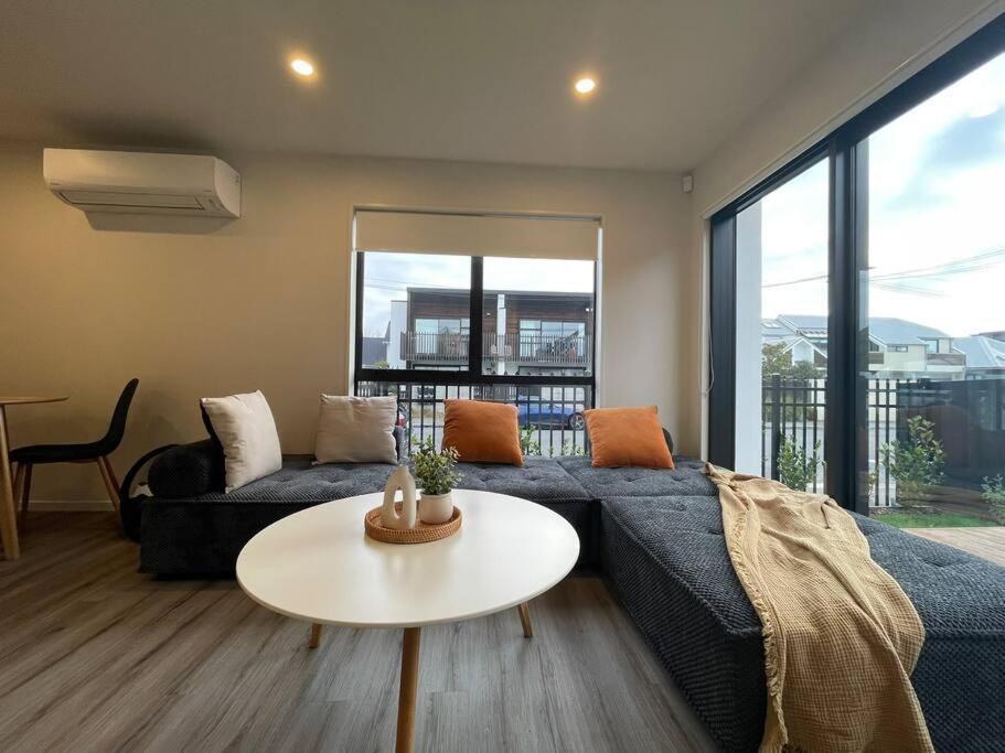 Cbd Luxury Parkside Living 2 Bedroom With Parking Κράισττσερτς Εξωτερικό φωτογραφία