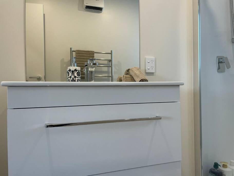 Cbd Luxury Parkside Living 2 Bedroom With Parking Κράισττσερτς Εξωτερικό φωτογραφία